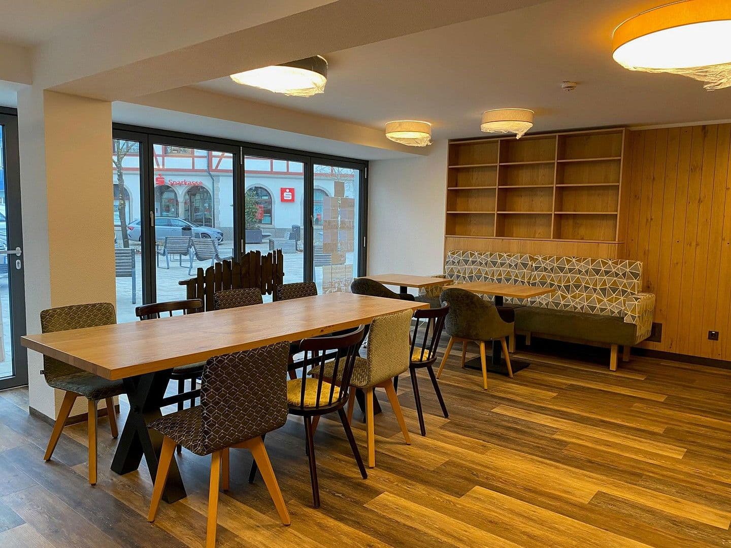 Prenájom nebytového priestoru 917 m², Möhlerplatz 2, Igersheim, Bádensko-Wurttembersko Prenájom nebytového priestoru 917 m², Möhlerplatz 2, Igersheim, Bádensko-Wurttembersko