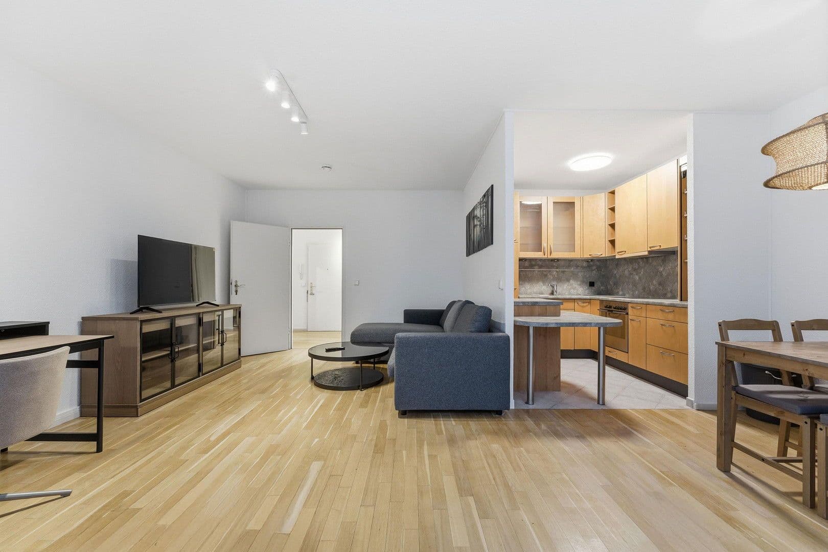 Prenájom bytu 3-izbový 87 m², Berlin, Berlín Prenájom bytu 3-izbový 87 m², Berlin, Berlín