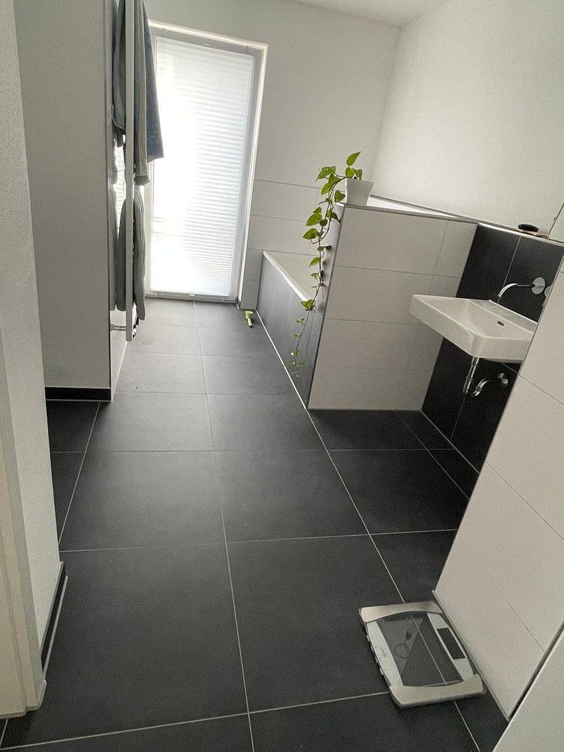 Prenájom bytu 4-izbový 119 m², Neustadt an der Donau, Bavorsko Prenájom bytu 4-izbový 119 m², Neustadt an der Donau, Bavorsko