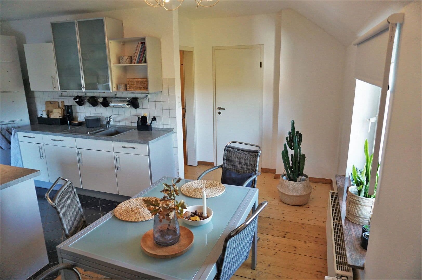 Prenájom bytu 4-izbový 148 m², Rinteln, Dolné Sasko Prenájom bytu 4-izbový 148 m², Rinteln, Dolné Sasko