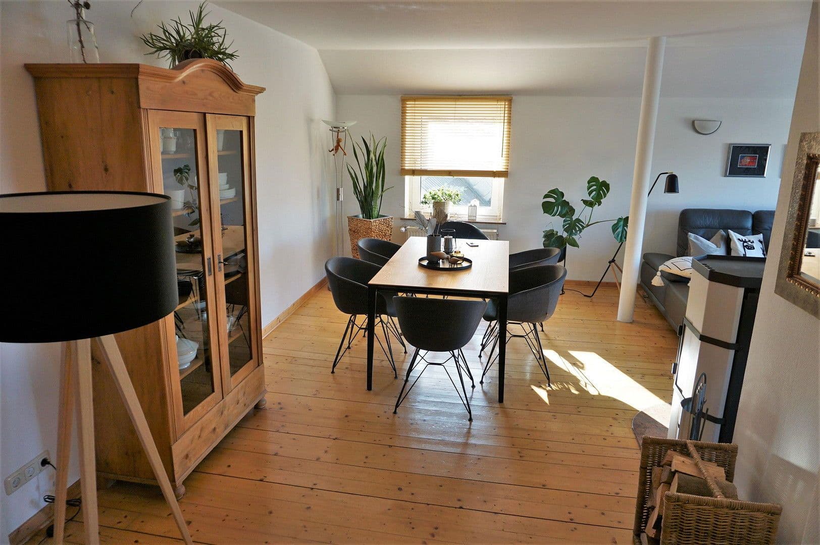 Prenájom bytu 4-izbový 148 m², Rinteln, Dolné Sasko Prenájom bytu 4-izbový 148 m², Rinteln, Dolné Sasko