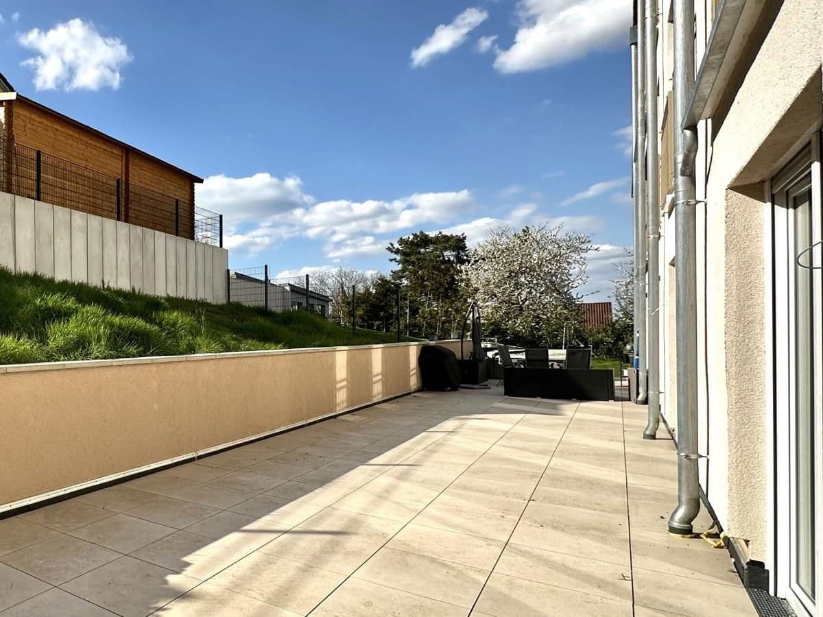 Prenájom bytu 4-izbový 121 m², Kieselbronn, Bádensko-Wurttembersko Prenájom bytu 4-izbový 121 m², Kieselbronn, Bádensko-Wurttembersko