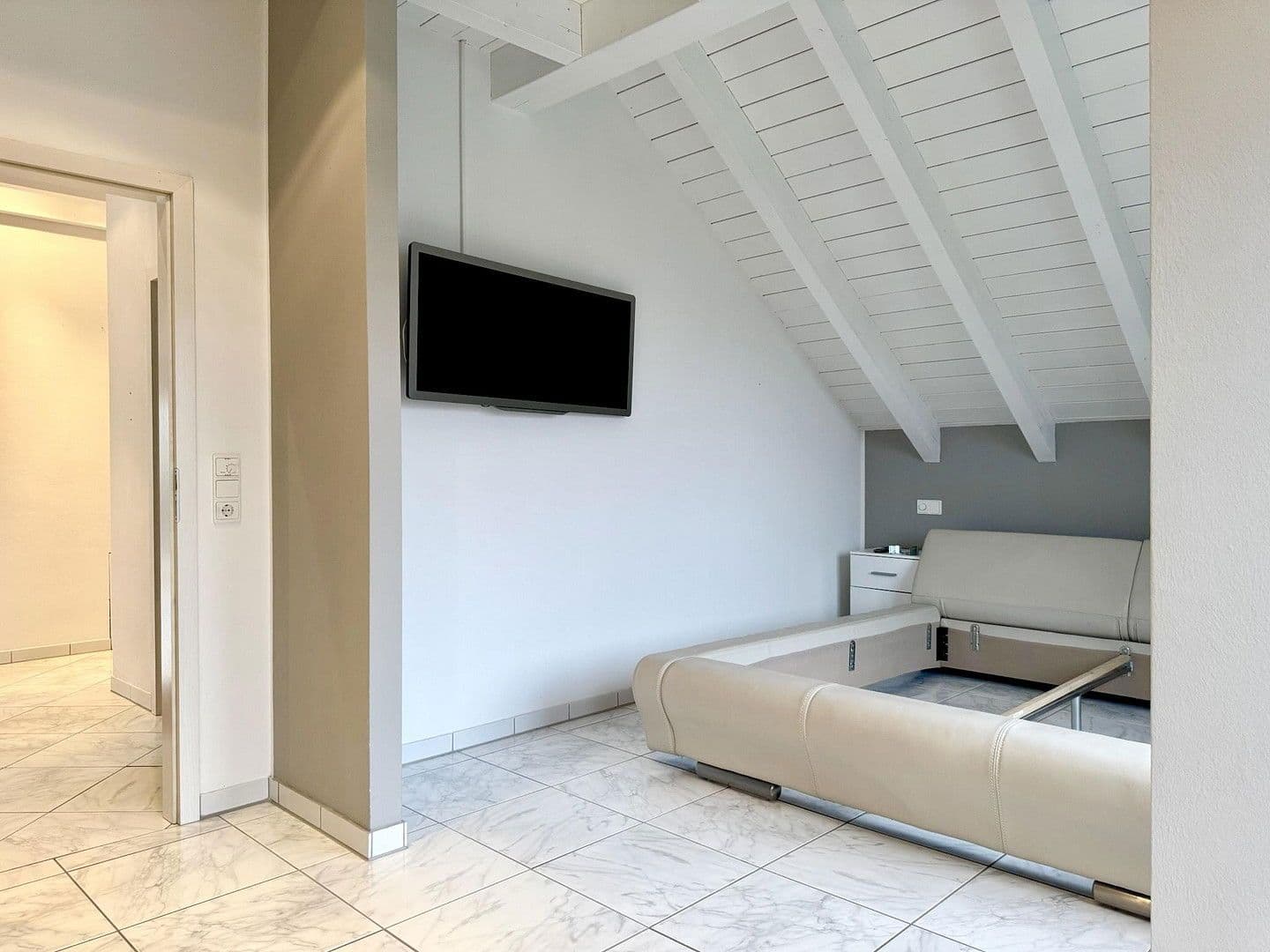 Prenájom bytu 3-izbový 132 m², Nelkenstraße 74, Hochspeyer, Porýnie-Falcko Prenájom bytu 3-izbový 132 m², Nelkenstraße 74, Hochspeyer, Porýnie-Falcko