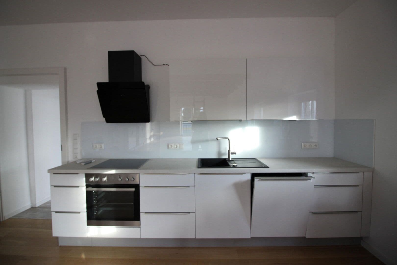 Prenájom bytu 2-izbový 90 m², Von-Bassenheim-Straße 2, Euskirchen, Severné Porýnie - Westfálsko Prenájom bytu 2-izbový 90 m², Von-Bassenheim-Straße 2, Euskirchen, Severné Porýnie - Westfálsko