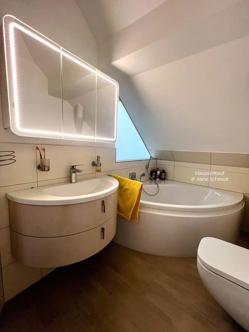 Predaj domu 210 m², pozemek 783 m², Radebeul, Sasko Predaj domu 210 m², pozemek 783 m², Radebeul, Sasko