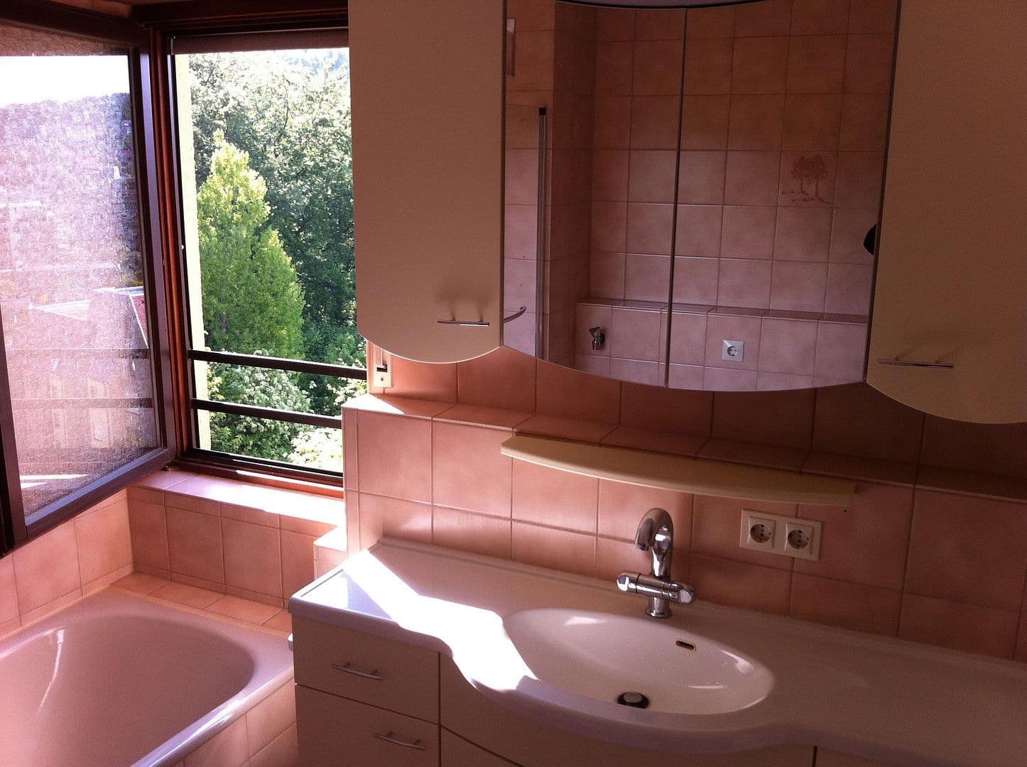 Prenájom bytu 2-izbový 94 m², Stuttgart, Bádensko-Wurttembersko Prenájom bytu 2-izbový 94 m², Stuttgart, Bádensko-Wurttembersko