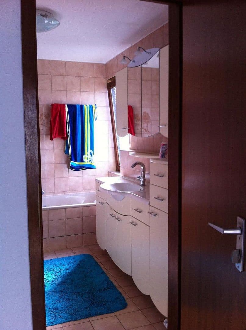 Prenájom bytu 2-izbový 94 m², Stuttgart, Bádensko-Wurttembersko Prenájom bytu 2-izbový 94 m², Stuttgart, Bádensko-Wurttembersko