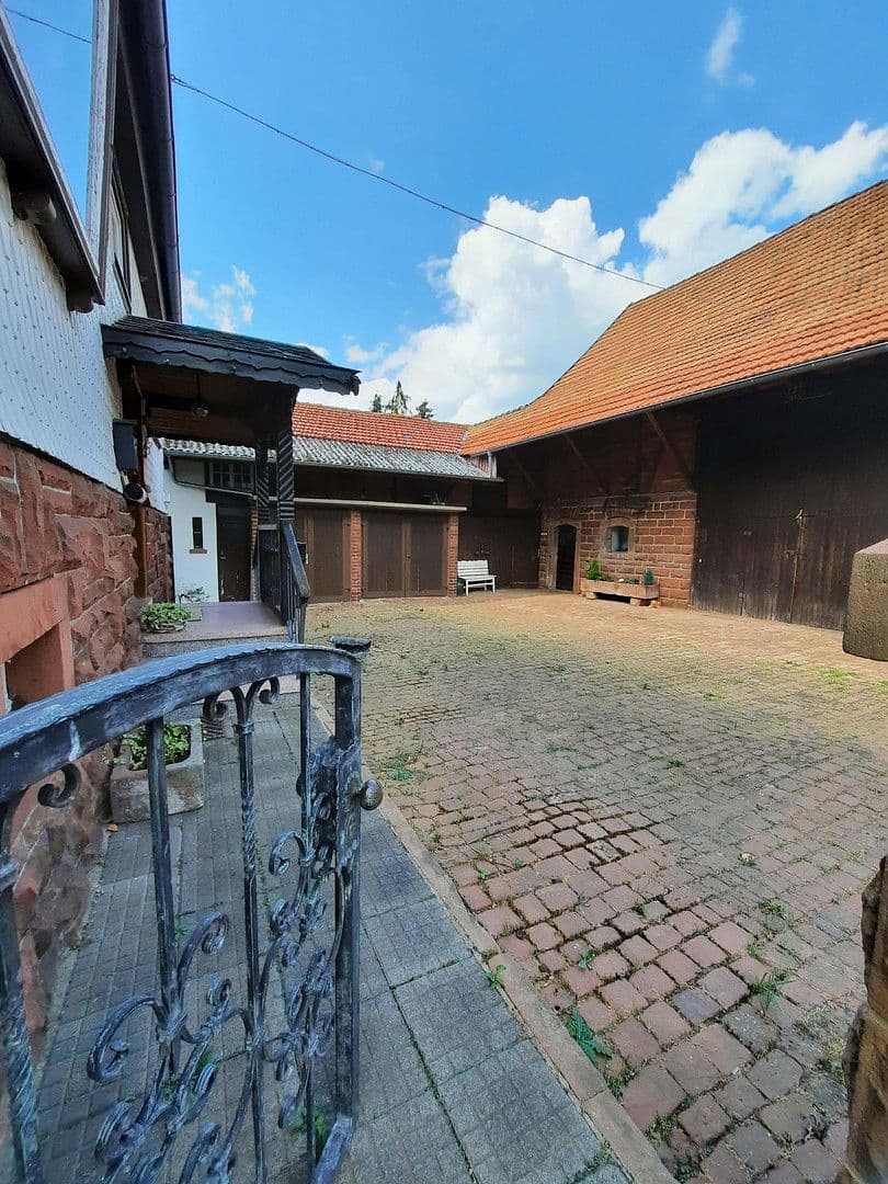 Predaj domu 297 m², pozemek 1.655 m², Dorfstraße 118, Michelstadt, Hesensko Predaj domu 297 m², pozemek 1.655 m², Dorfstraße 118, Michelstadt, Hesensko