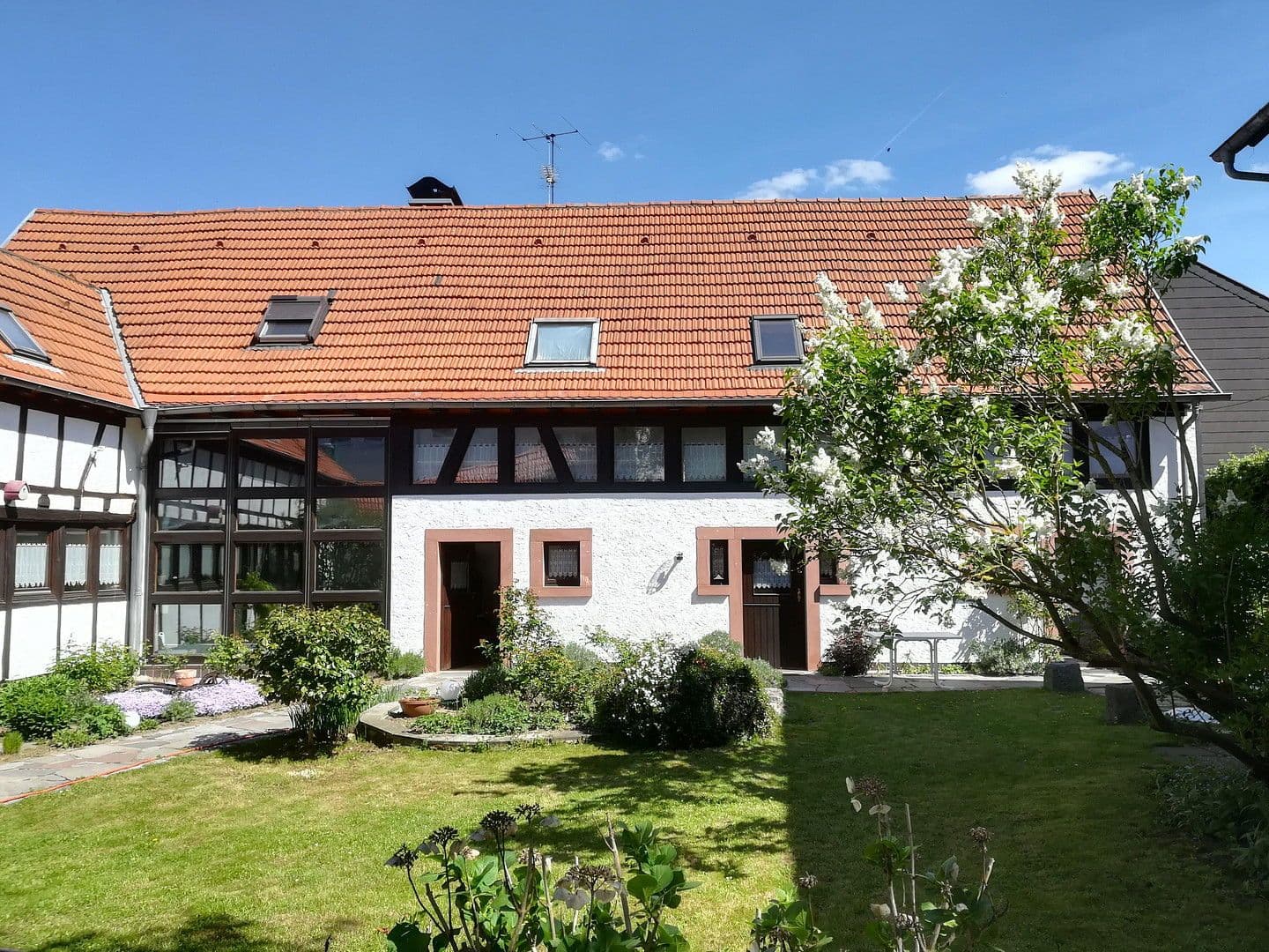 Predaj domu 325 m², pozemek 757 m², Friedhofstr. 2, Lautertal (Odenwald), Hesensko Predaj domu 325 m², pozemek 757 m², Friedhofstr. 2, Lautertal (Odenwald), Hesensko