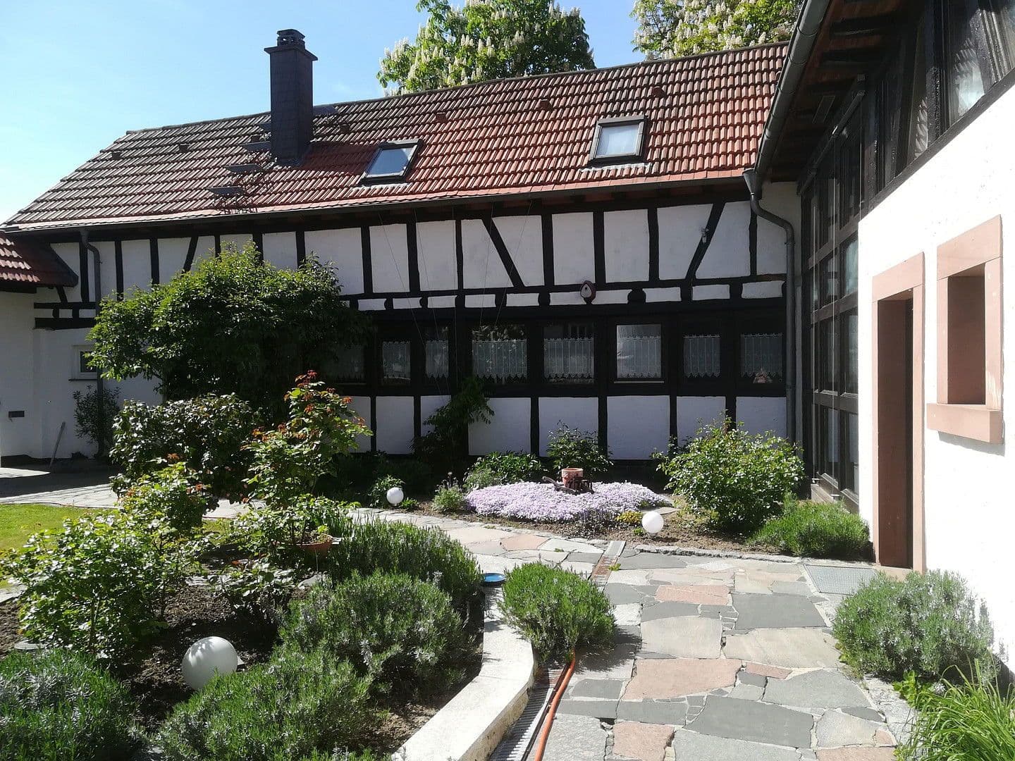 Predaj domu 325 m², pozemek 757 m², Friedhofstr. 2, Lautertal (Odenwald), Hesensko Predaj domu 325 m², pozemek 757 m², Friedhofstr. 2, Lautertal (Odenwald), Hesensko