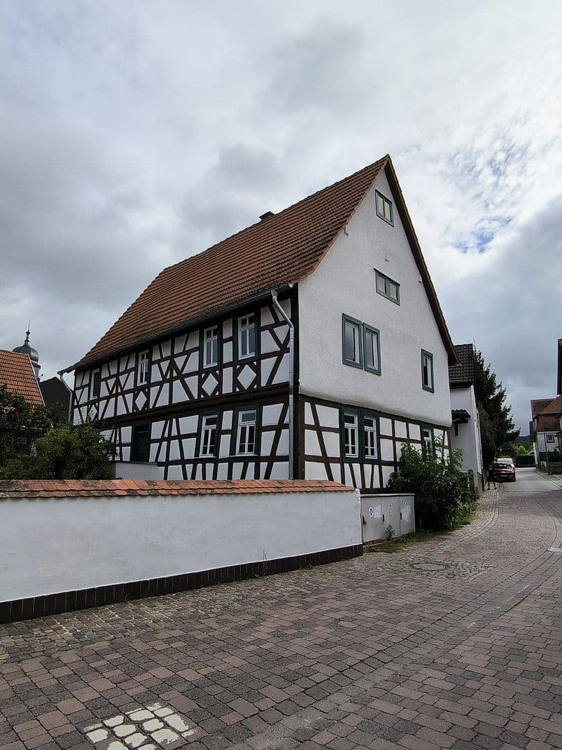 Predaj domu 325 m², pozemek 757 m², Friedhofstr. 2, Lautertal (Odenwald), Hesensko Predaj domu 325 m², pozemek 757 m², Friedhofstr. 2, Lautertal (Odenwald), Hesensko