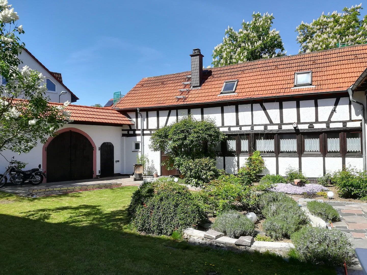 Predaj domu 325 m², pozemek 757 m², Friedhofstr. 2, Lautertal (Odenwald), Hesensko Predaj domu 325 m², pozemek 757 m², Friedhofstr. 2, Lautertal (Odenwald), Hesensko