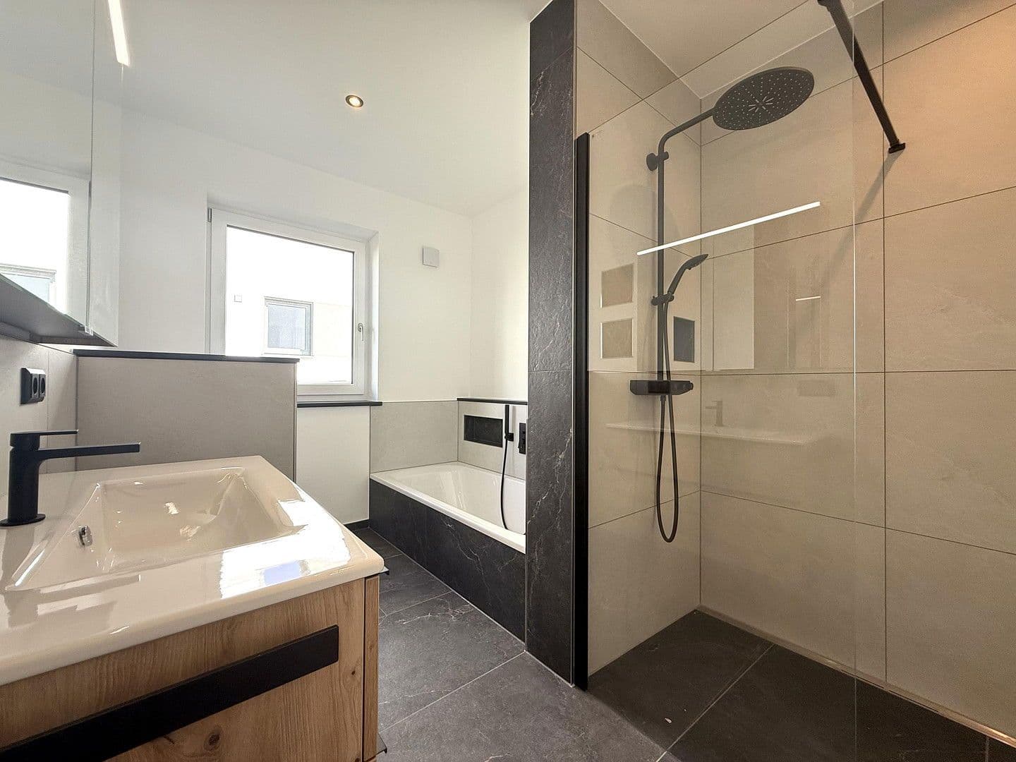 Prenájom bytu 4-izbový 111 m², Prachatitzer Straße 7, Passau, Bavorsko Prenájom bytu 4-izbový 111 m², Prachatitzer Straße 7, Passau, Bavorsko