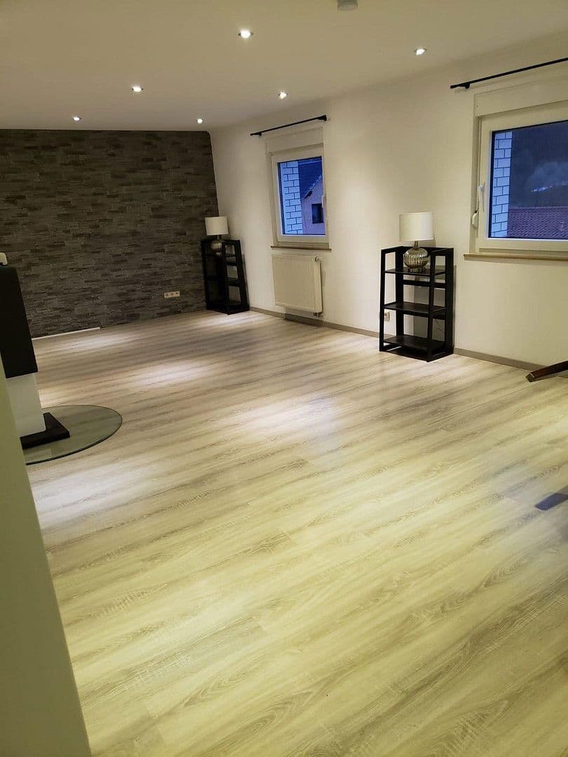 Predaj domu 198 m², pozemek 345 m², Hauptstrasse 16, Hirschhorn/Pfalz, Porýnie-Falcko Predaj domu 198 m², pozemek 345 m², Hauptstrasse 16, Hirschhorn/Pfalz, Porýnie-Falcko