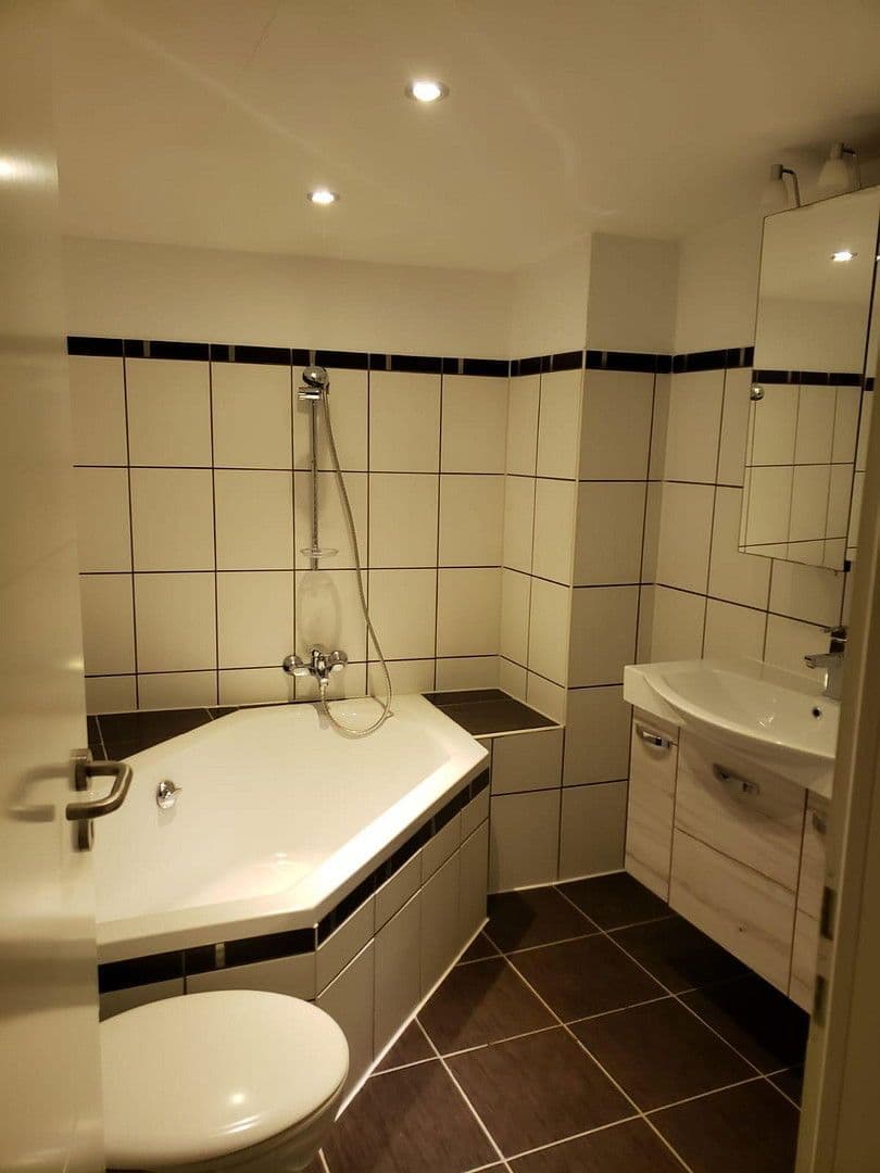 Predaj domu 198 m², pozemek 345 m², Hauptstrasse 16, Hirschhorn/Pfalz, Porýnie-Falcko Predaj domu 198 m², pozemek 345 m², Hauptstrasse 16, Hirschhorn/Pfalz, Porýnie-Falcko