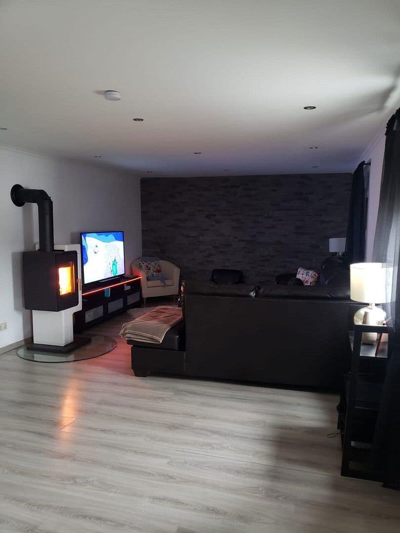 Predaj domu 198 m², pozemek 345 m², Hauptstrasse 16, Hirschhorn/Pfalz, Porýnie-Falcko Predaj domu 198 m², pozemek 345 m², Hauptstrasse 16, Hirschhorn/Pfalz, Porýnie-Falcko