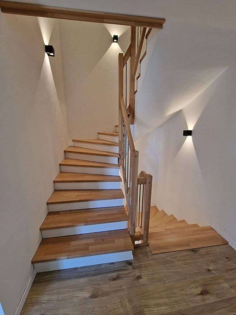 Predaj domu 160 m², pozemek 345 m², Altenmünster, Bavorsko Predaj domu 160 m², pozemek 345 m², Altenmünster, Bavorsko