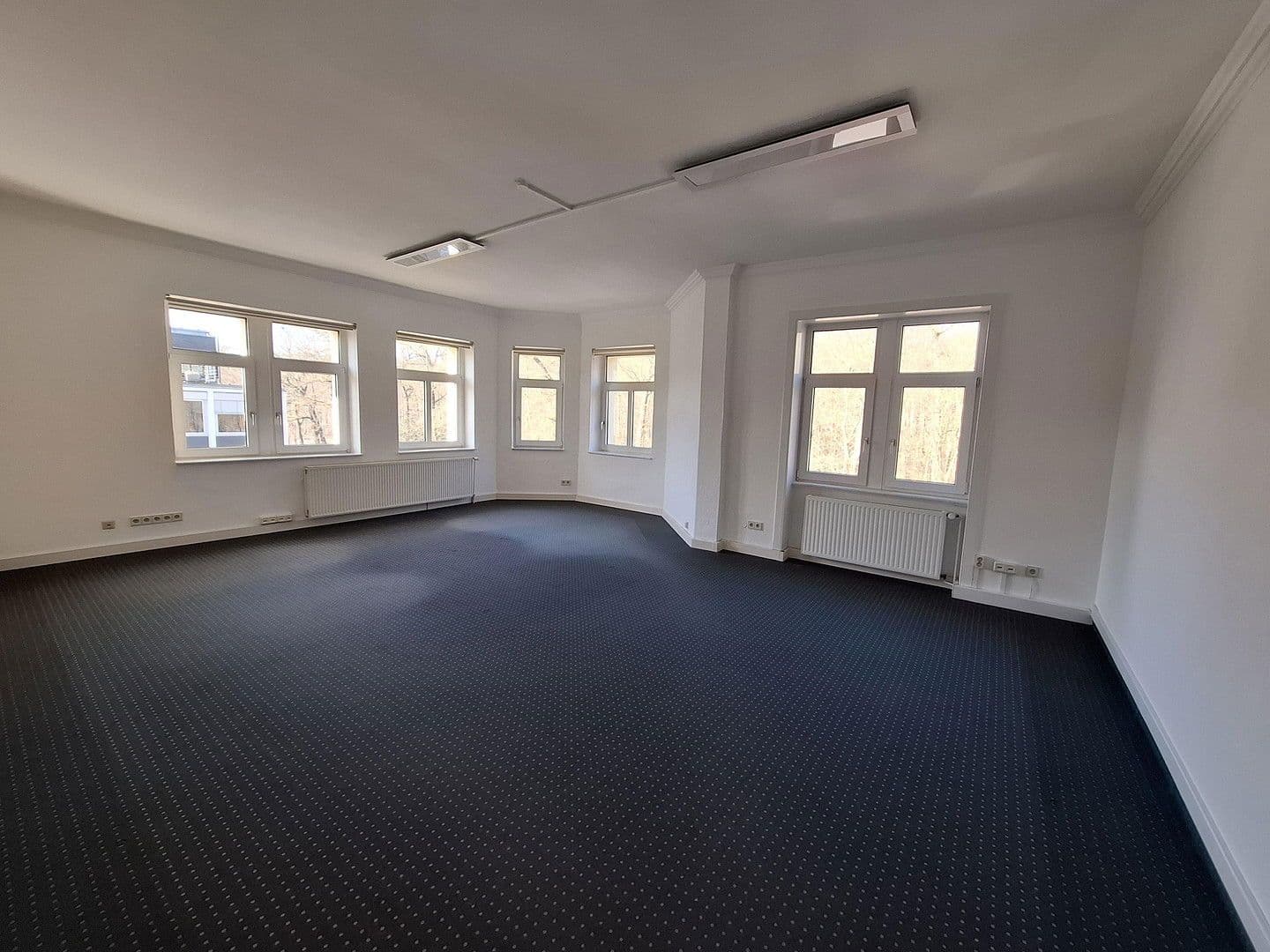 Prenájom kancelárie 250 m², Loebensteinstr. 38, Hannover, Dolné Sasko Prenájom kancelárie 250 m², Loebensteinstr. 38, Hannover, Dolné Sasko
