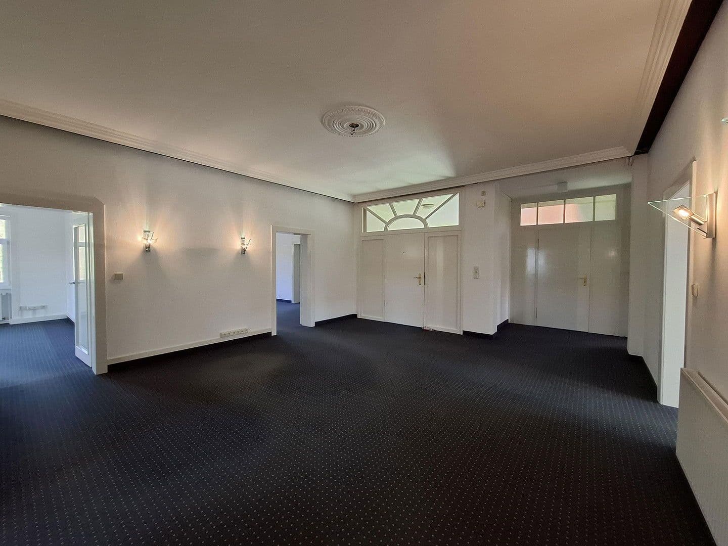 Prenájom kancelárie 250 m², Loebensteinstr. 38, Hannover, Dolné Sasko Prenájom kancelárie 250 m², Loebensteinstr. 38, Hannover, Dolné Sasko