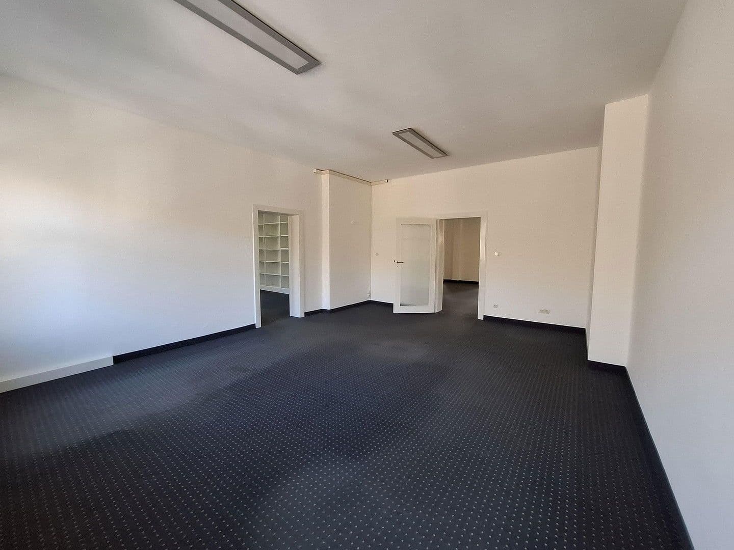 Prenájom kancelárie 250 m², Loebensteinstr. 38, Hannover, Dolné Sasko Prenájom kancelárie 250 m², Loebensteinstr. 38, Hannover, Dolné Sasko