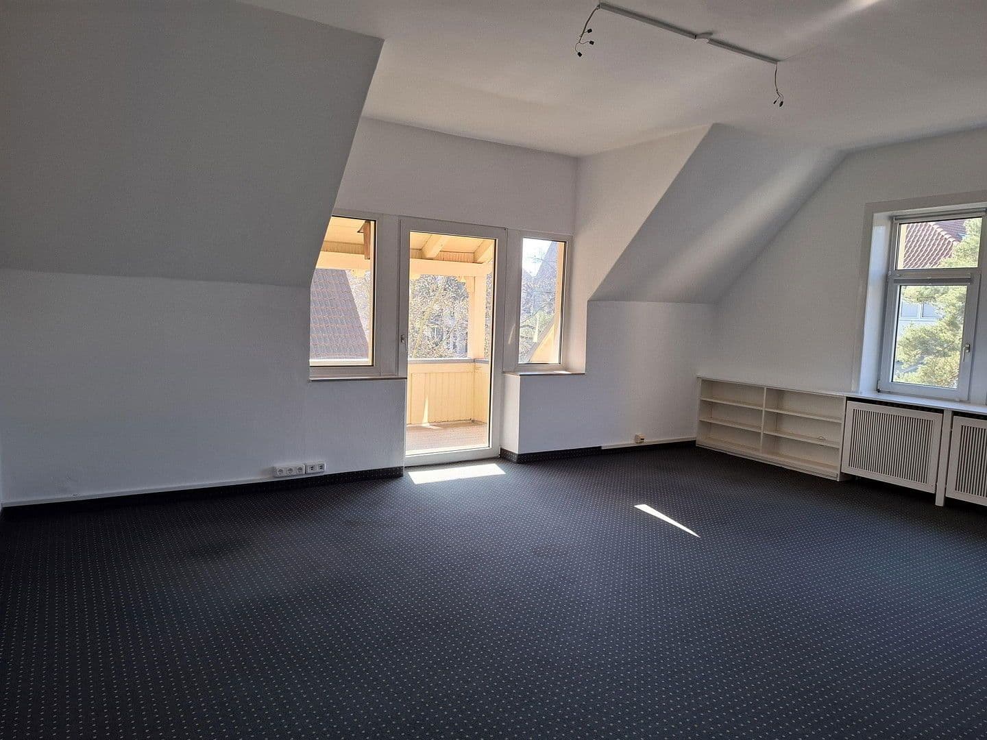 Prenájom kancelárie 250 m², Loebensteinstr. 38, Hannover, Dolné Sasko Prenájom kancelárie 250 m², Loebensteinstr. 38, Hannover, Dolné Sasko