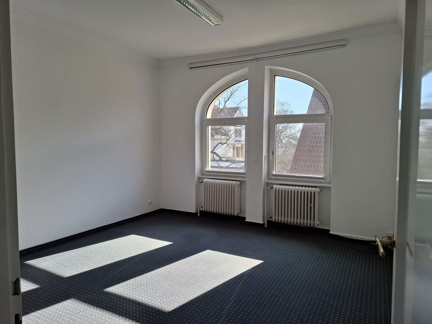 Prenájom kancelárie 250 m², Loebensteinstr. 38, Hannover, Dolné Sasko Prenájom kancelárie 250 m², Loebensteinstr. 38, Hannover, Dolné Sasko
