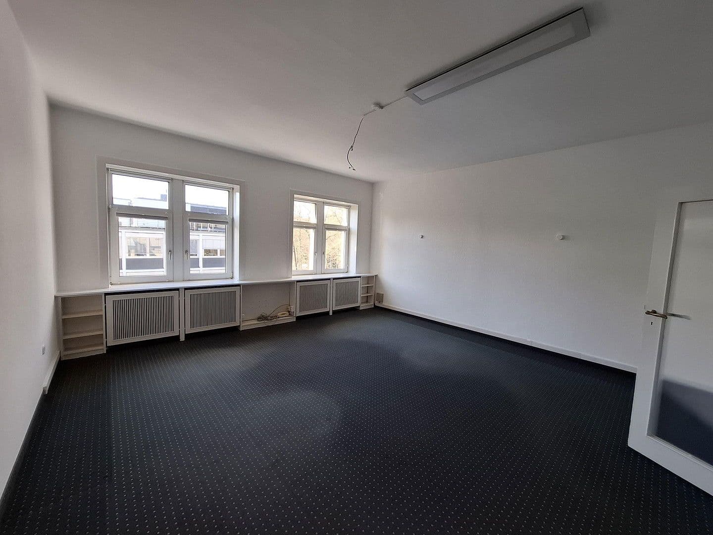 Prenájom kancelárie 250 m², Loebensteinstr. 38, Hannover, Dolné Sasko Prenájom kancelárie 250 m², Loebensteinstr. 38, Hannover, Dolné Sasko
