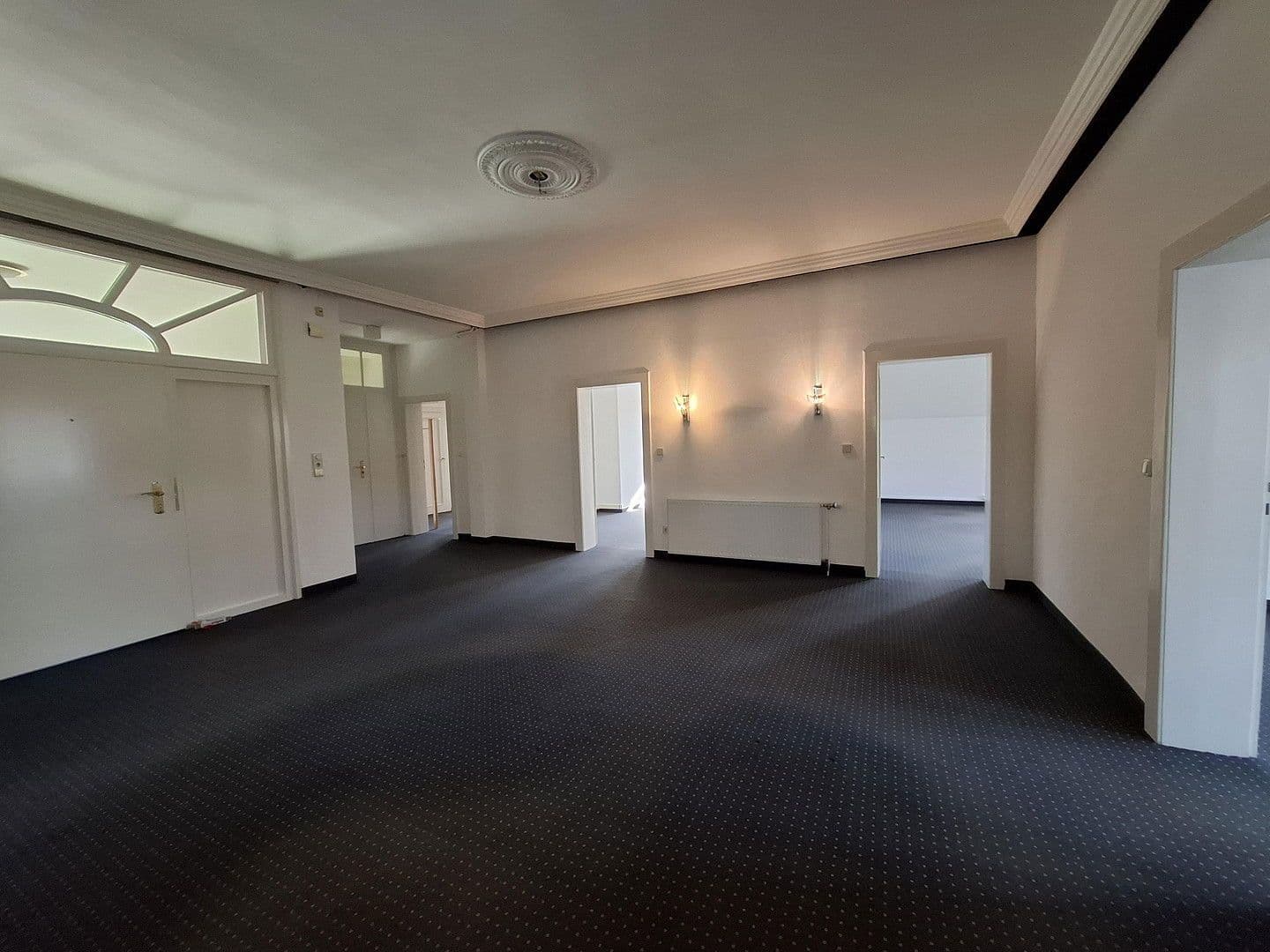 Prenájom kancelárie 250 m², Loebensteinstr. 38, Hannover, Dolné Sasko Prenájom kancelárie 250 m², Loebensteinstr. 38, Hannover, Dolné Sasko