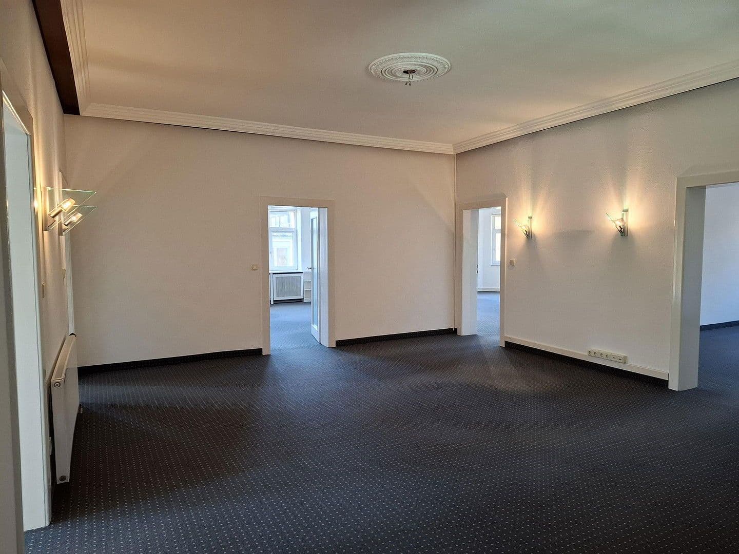 Prenájom kancelárie 250 m², Loebensteinstr. 38, Hannover, Dolné Sasko Prenájom kancelárie 250 m², Loebensteinstr. 38, Hannover, Dolné Sasko