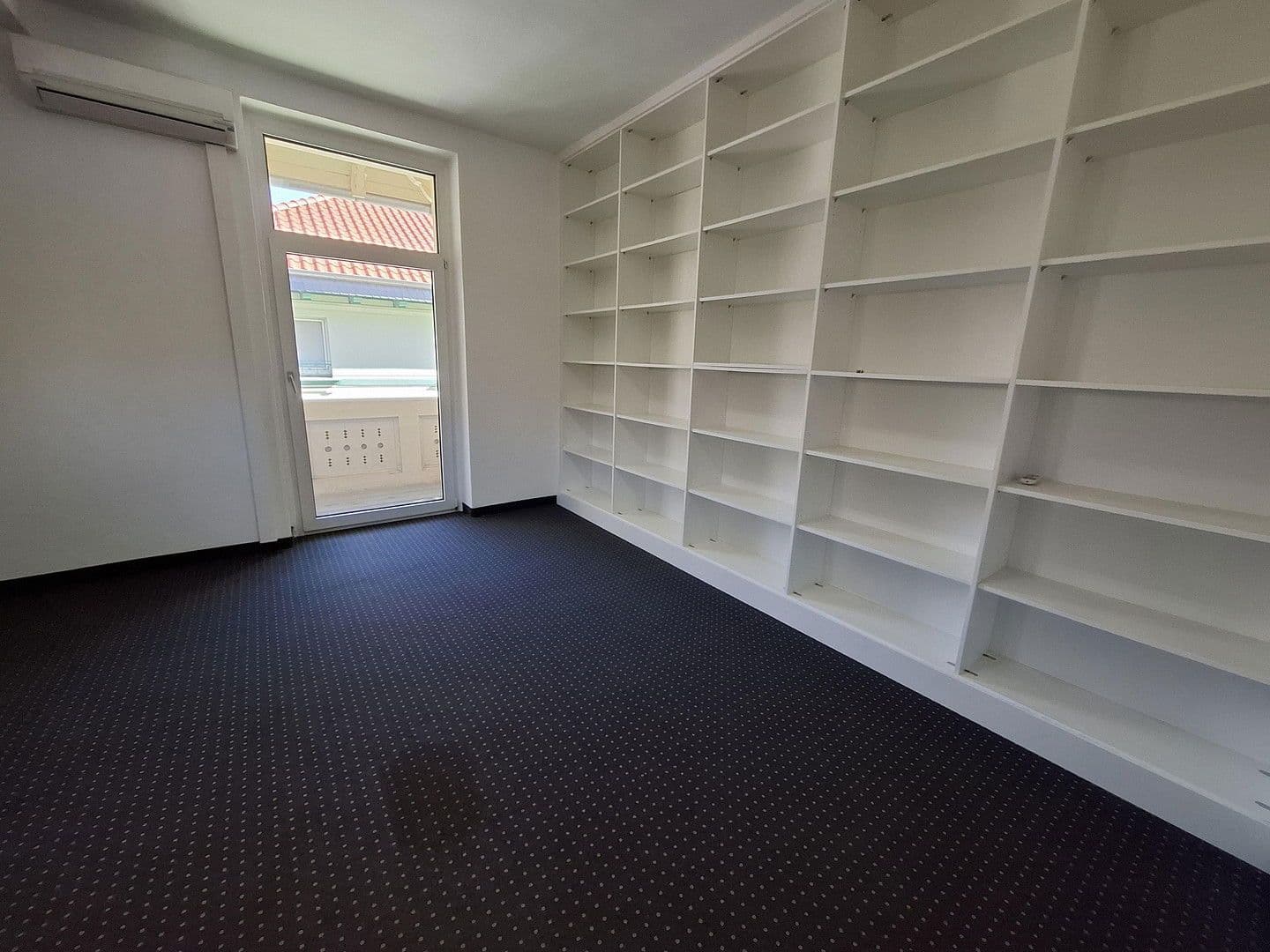 Prenájom kancelárie 250 m², Loebensteinstr. 38, Hannover, Dolné Sasko Prenájom kancelárie 250 m², Loebensteinstr. 38, Hannover, Dolné Sasko