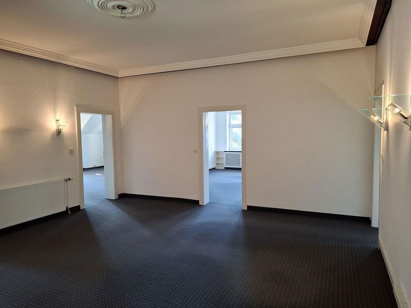Prenájom kancelárie 250 m², Loebensteinstr. 38, Hannover, Dolné Sasko Prenájom kancelárie 250 m², Loebensteinstr. 38, Hannover, Dolné Sasko