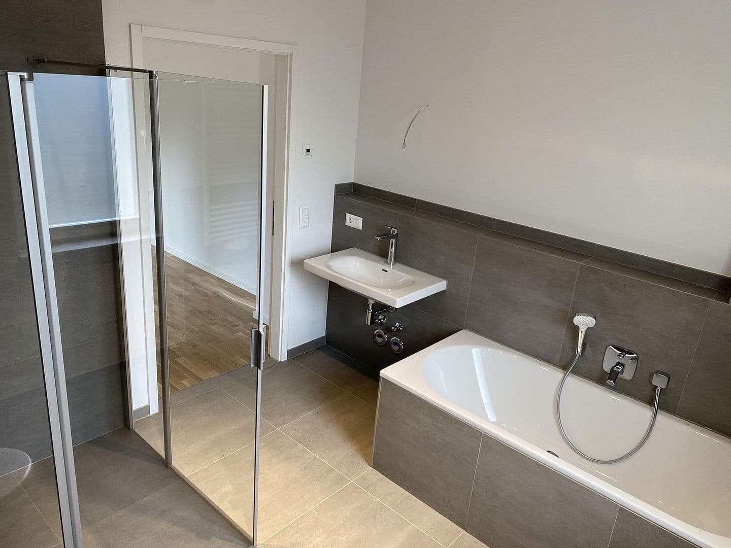 Prenájom bytu 3-izbový 100 m², Friedrich-Engels-Damm 83, Bad Saarow, Brandenbursko Prenájom bytu 3-izbový 100 m², Friedrich-Engels-Damm 83, Bad Saarow, Brandenbursko