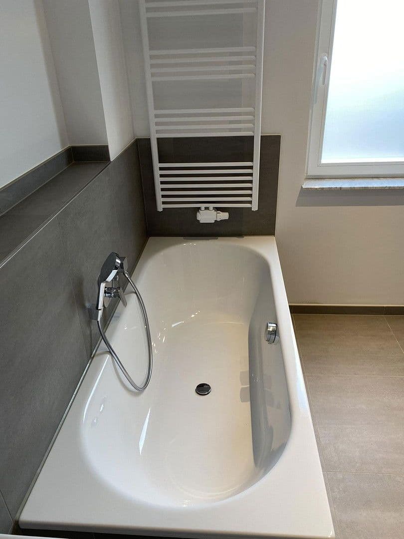 Prenájom bytu 3-izbový 100 m², Friedrich-Engels-Damm 83, Bad Saarow, Brandenbursko Prenájom bytu 3-izbový 100 m², Friedrich-Engels-Damm 83, Bad Saarow, Brandenbursko