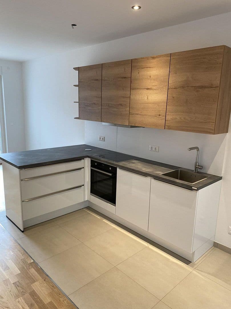 Prenájom bytu 3-izbový 100 m², Friedrich-Engels-Damm 83, Bad Saarow, Brandenbursko Prenájom bytu 3-izbový 100 m², Friedrich-Engels-Damm 83, Bad Saarow, Brandenbursko