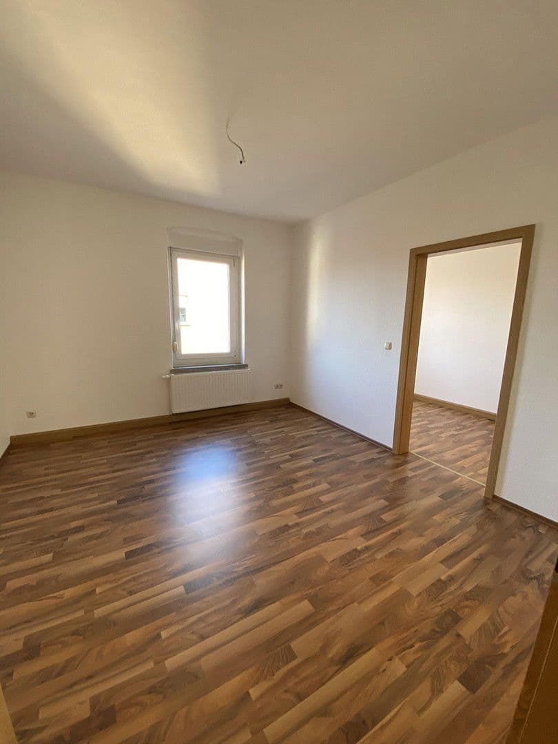 Prenájom bytu 4-izbový 100 m², Altenburg, Durínsko Prenájom bytu 4-izbový 100 m², Altenburg, Durínsko