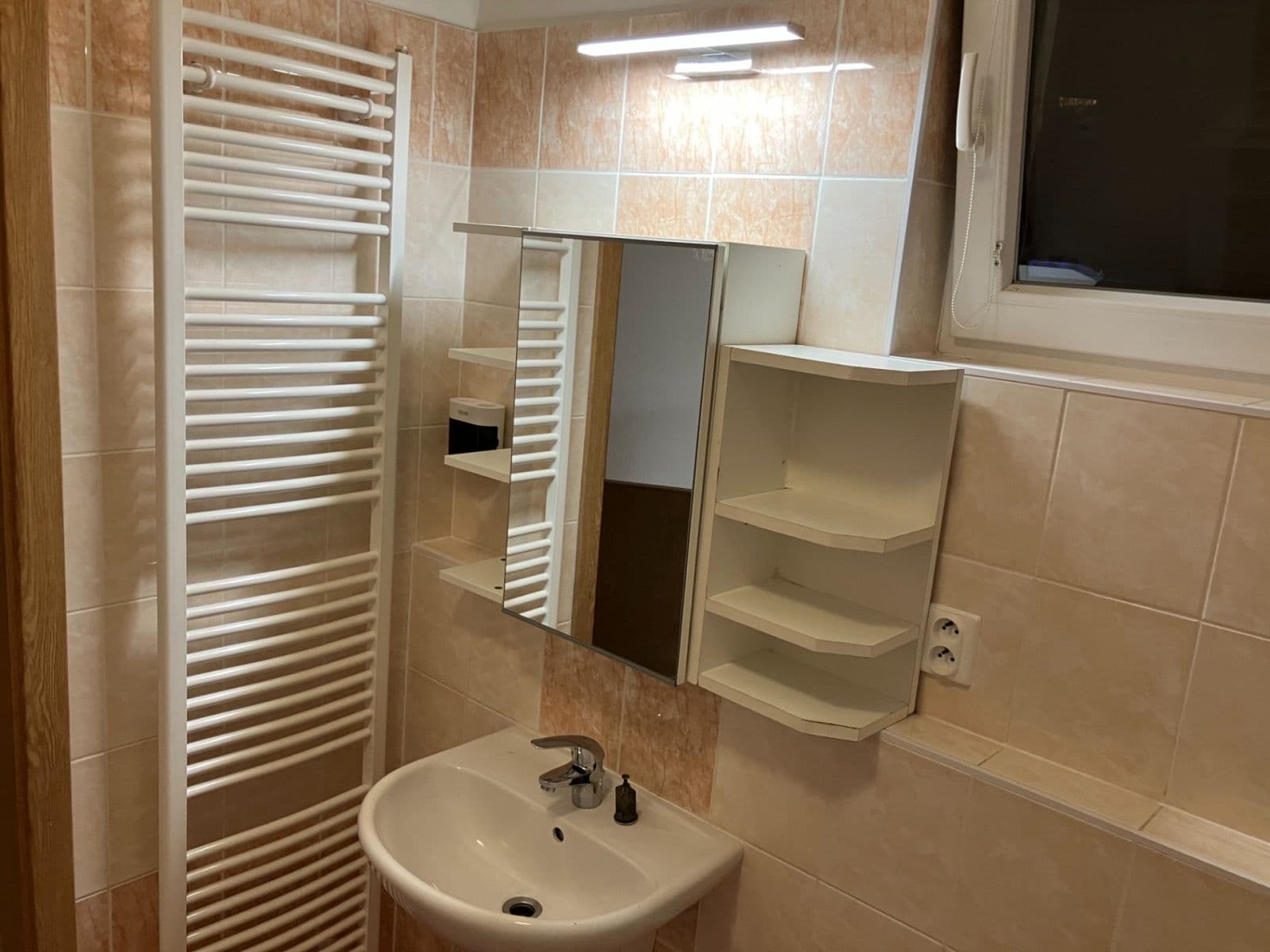 Prenájom bytu 2-izbový 38 m², Hornoměcholupská, Praha, Praha Prenájom bytu 2-izbový 38 m², Hornoměcholupská, Praha, Praha