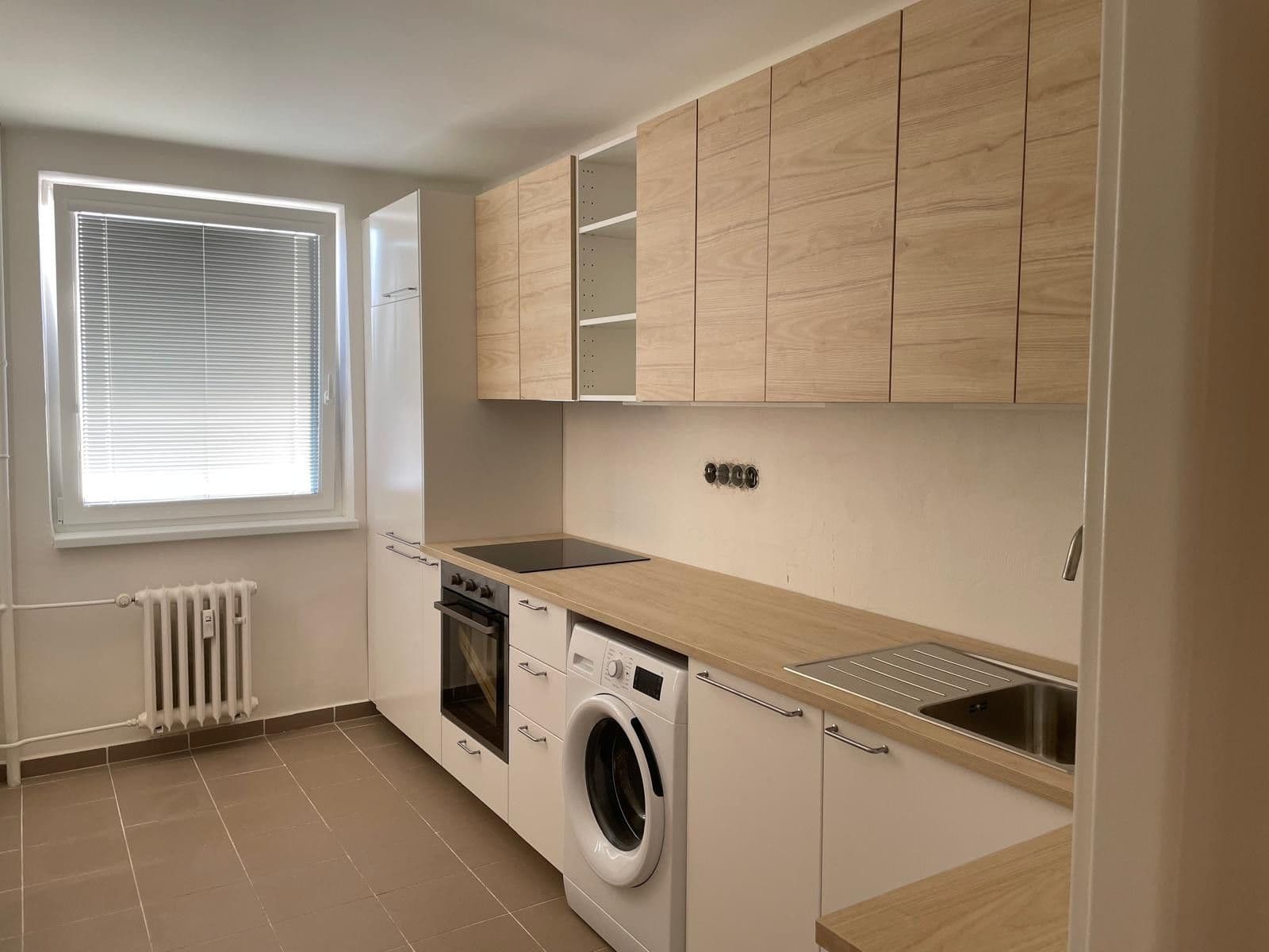 Prenájom bytu 1-izbový 30 m², Šestajovická, Praha, Praha Prenájom bytu 1-izbový 30 m², Šestajovická, Praha, Praha