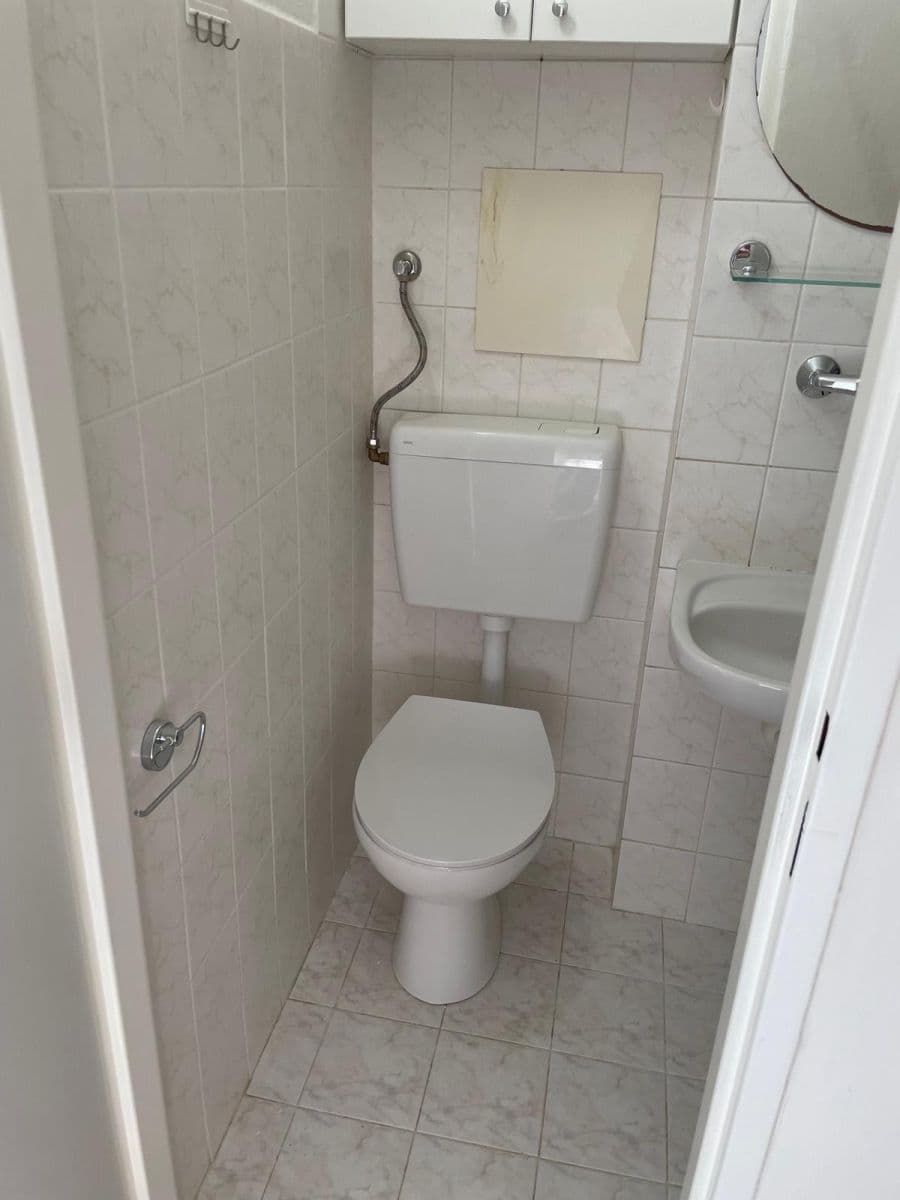 Prenájom bytu 1-izbový 30 m², Šestajovická, Praha, Praha Prenájom bytu 1-izbový 30 m², Šestajovická, Praha, Praha