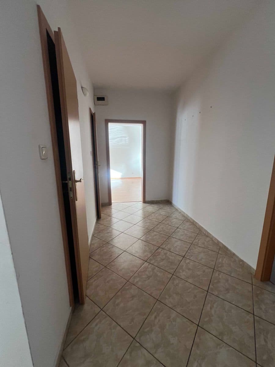 Predaj bytu 3-izbový 67 m², Centrum II., Dubnica nad Váhom, Trenčiansky kraj Predaj bytu 3-izbový 67 m², Centrum II., Dubnica nad Váhom, Trenčiansky kraj