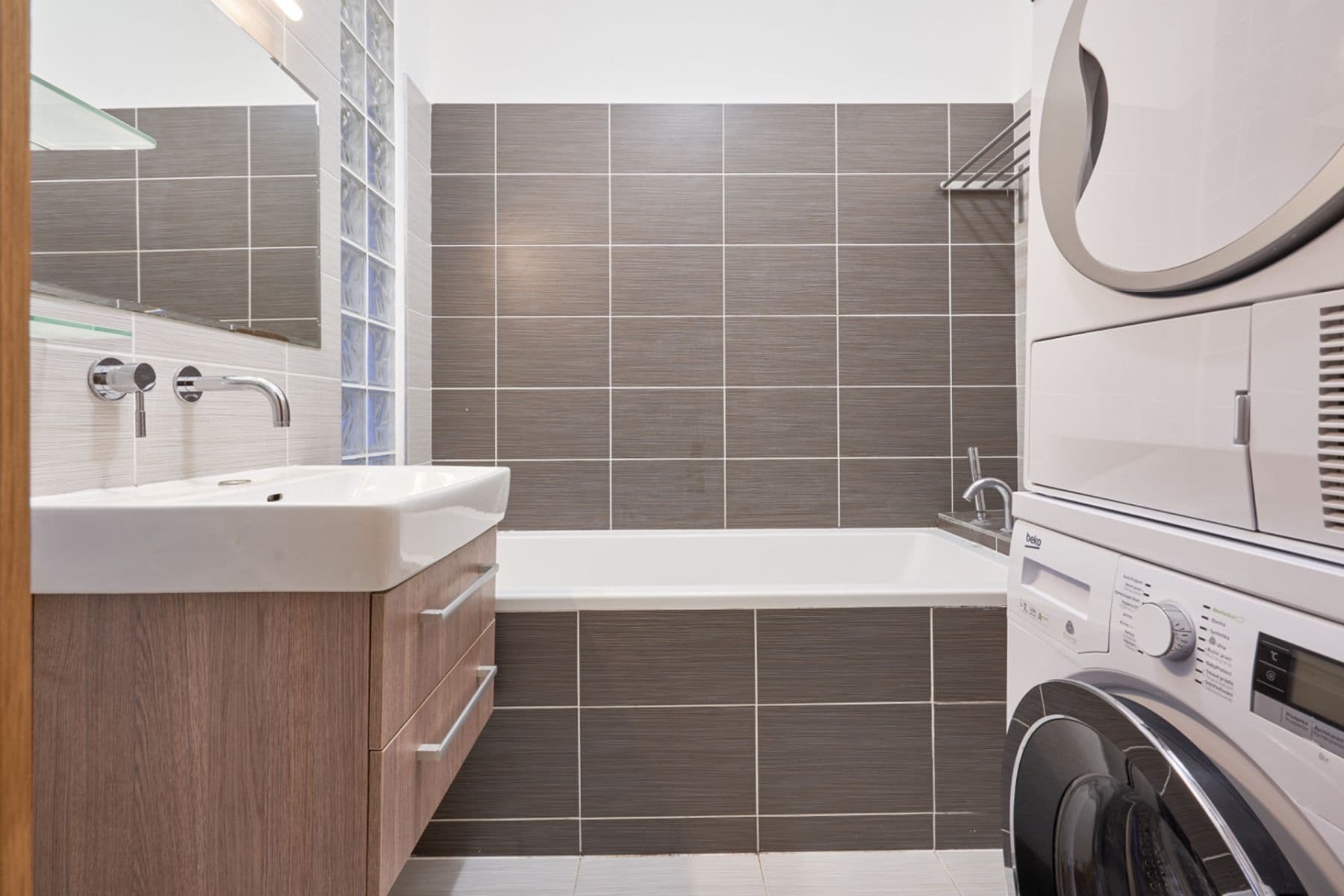 Prenájom bytu 3-izbový 81 m², Poděbradova, Brno, Jihomoravský kraj Prenájom bytu 3-izbový 81 m², Poděbradova, Brno, Jihomoravský kraj