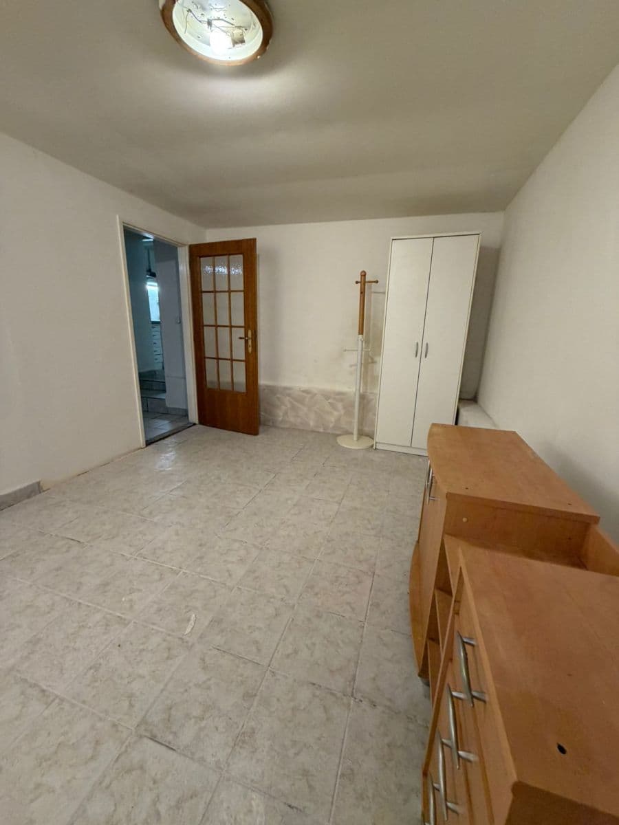 Prenájom bytu 3-izbový 80 m², Černická, Praha, Praha Prenájom bytu 3-izbový 80 m², Černická, Praha, Praha