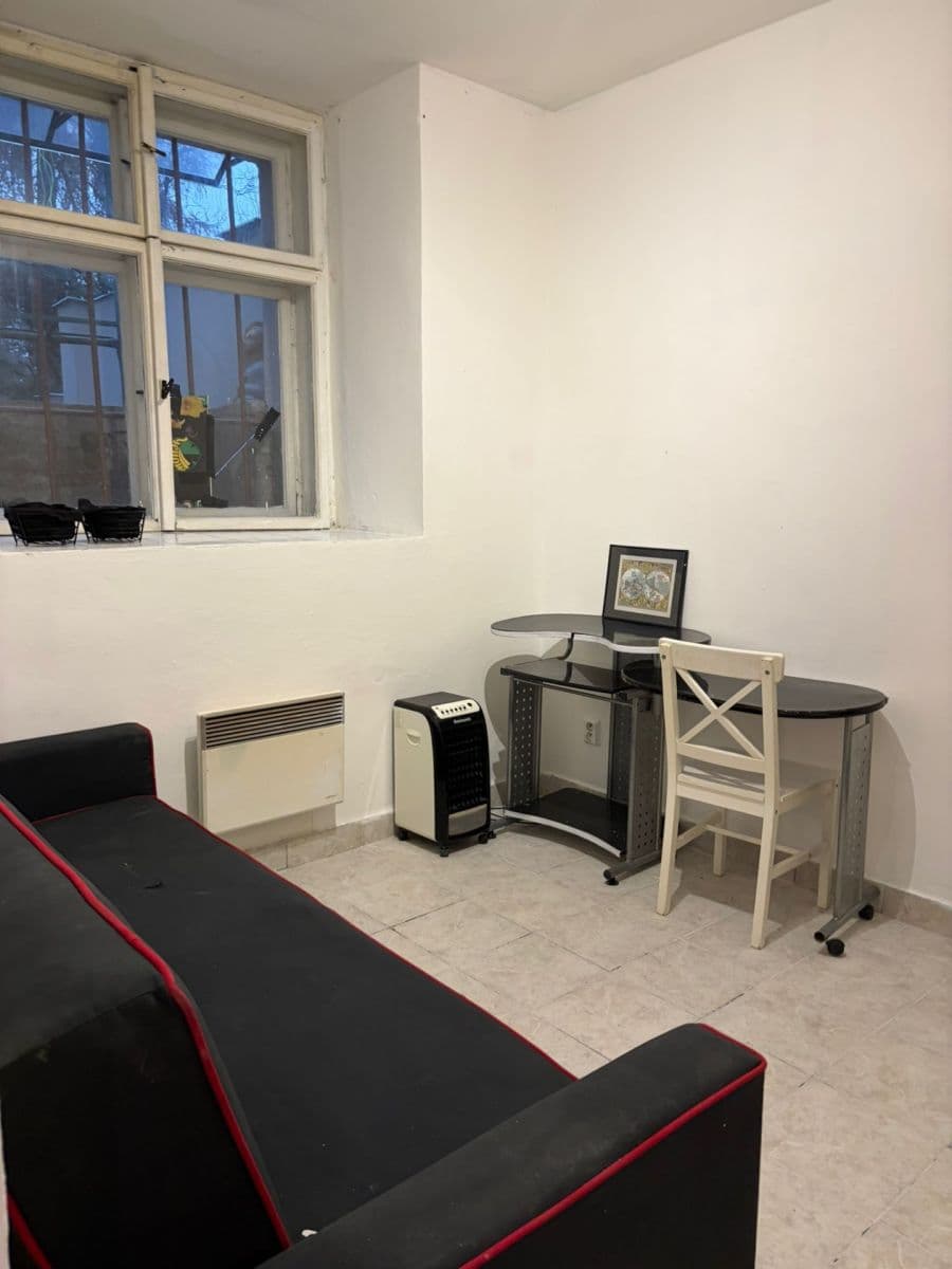 Prenájom bytu 3-izbový 80 m², Černická, Praha, Praha Prenájom bytu 3-izbový 80 m², Černická, Praha, Praha