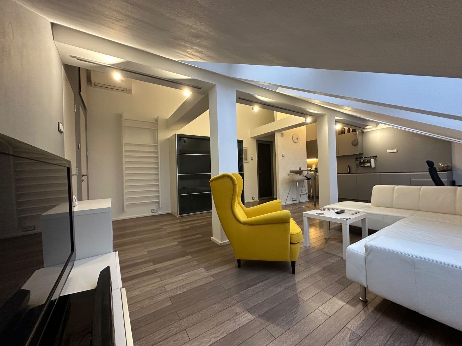 Prenájom bytu 2-izbový 60 m², U Paliárky, Praha, Praha Prenájom bytu 2-izbový 60 m², U Paliárky, Praha, Praha