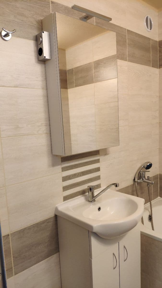 Prenájom bytu 2-izbový 57 m², Černá cesta, Olomouc, Olomoucký kraj Prenájom bytu 2-izbový 57 m², Černá cesta, Olomouc, Olomoucký kraj