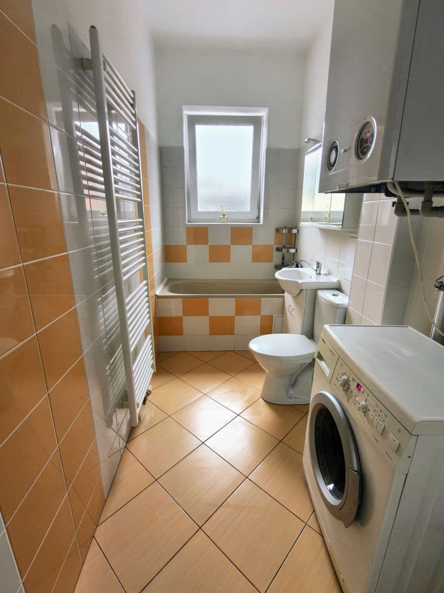 Prenájom bytu 1-izbový 38 m², Čechova, Benešov, Středočeský kraj Prenájom bytu 1-izbový 38 m², Čechova, Benešov, Středočeský kraj