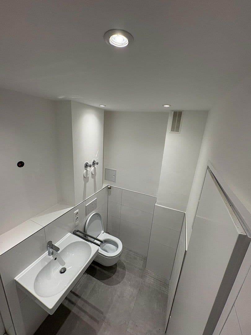 Prenájom bytu 2-izbový 48 m², München, Bavorsko Prenájom bytu 2-izbový 48 m², München, Bavorsko