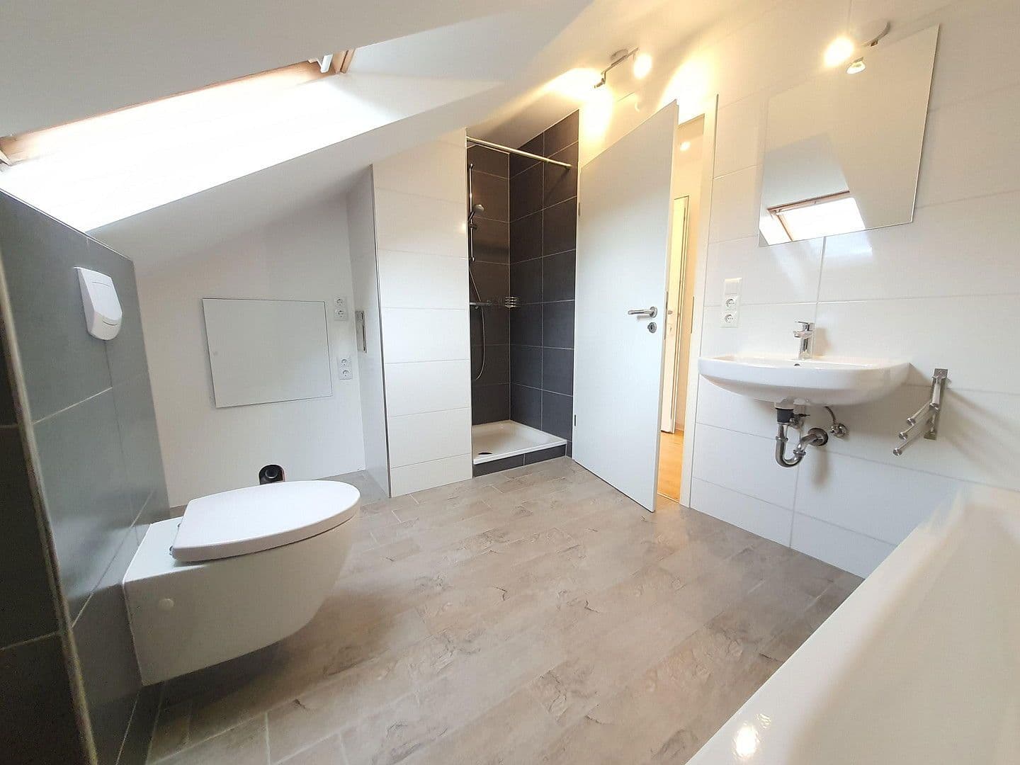 Predaj domu 328 m², pozemek 673 m², Bad Kissingen, Bavorsko Predaj domu 328 m², pozemek 673 m², Bad Kissingen, Bavorsko