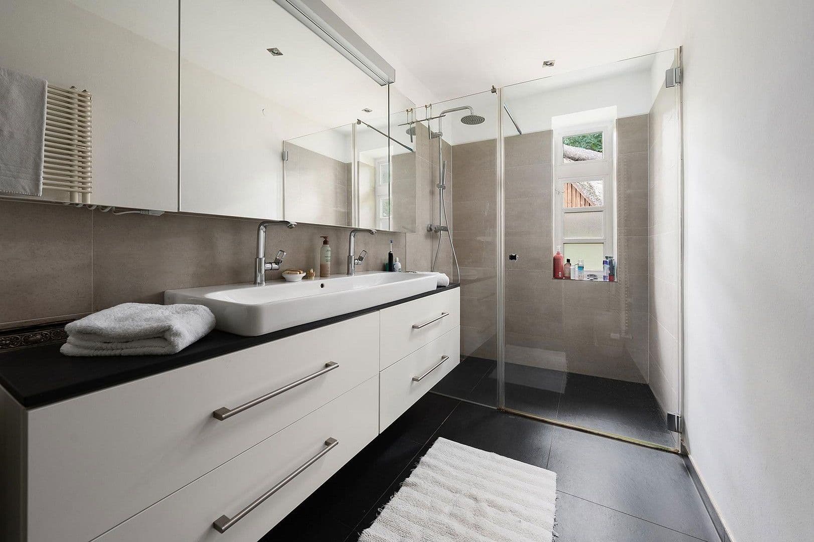 Predaj domu 500 m², pozemek 6.275 m², Lauenbrücker Straße 5, Schneverdingen, Dolné Sasko Predaj domu 500 m², pozemek 6.275 m², Lauenbrücker Straße 5, Schneverdingen, Dolné Sasko