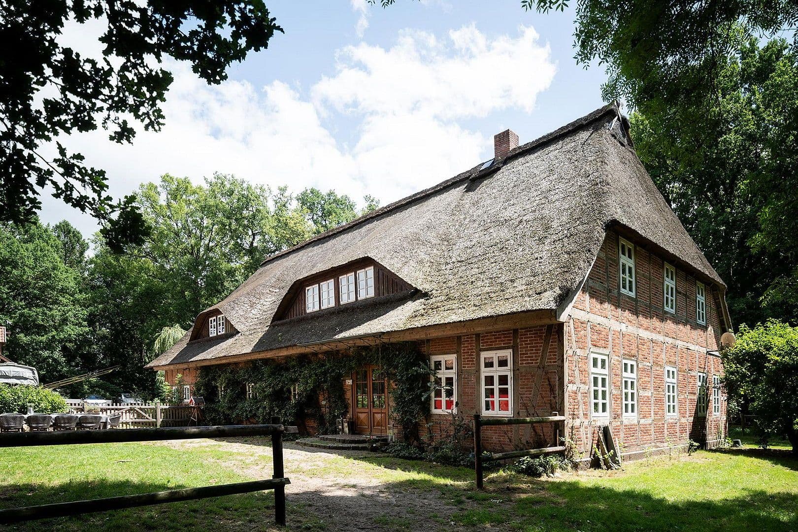 Predaj domu 500 m², pozemek 6.275 m², Lauenbrücker Straße 5, Schneverdingen, Dolné Sasko Predaj domu 500 m², pozemek 6.275 m², Lauenbrücker Straße 5, Schneverdingen, Dolné Sasko