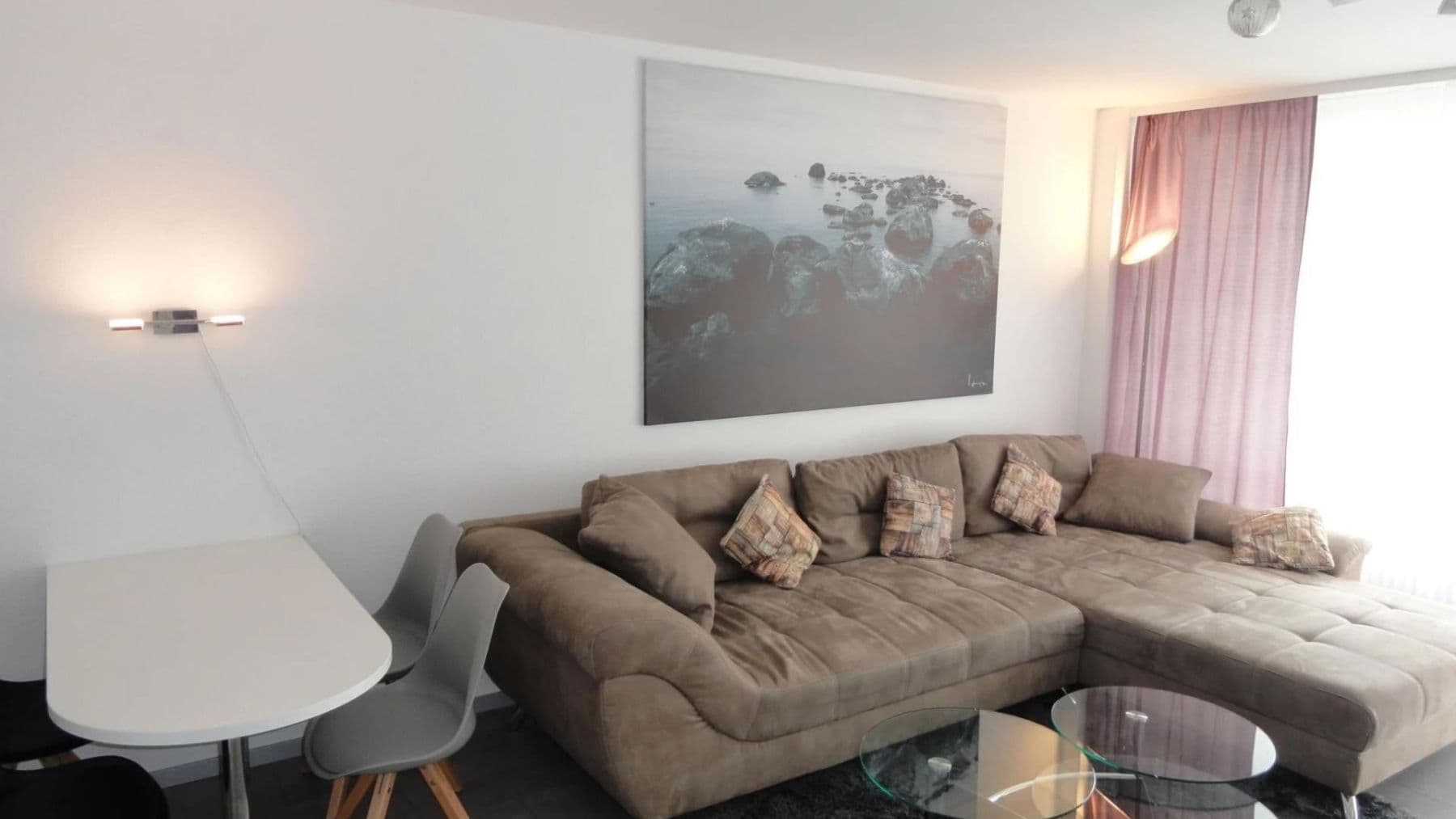 Prenájom bytu 2-izbový 50 m², Frankfurt am Main, Hesensko Prenájom bytu 2-izbový 50 m², Frankfurt am Main, Hesensko